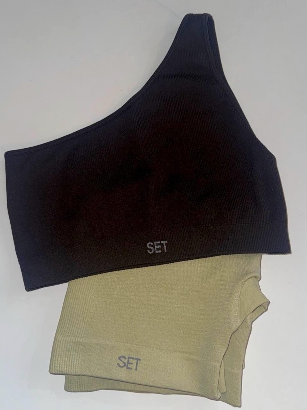 SET ACTIVE One-Shoulder sports bra and biker shorts